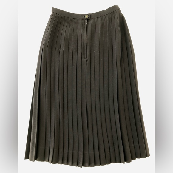 CHANEL authentic Espresso worsted wool, pleated Skirt 26" length 24" waist - Picture 17 of 17